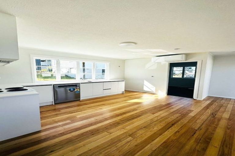 Photo of property in 48a Woodlands Crescent, Browns Bay, Auckland, 0630