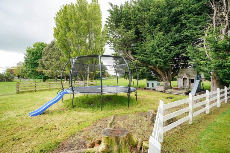 Photo of property in 339 Oteramika Road, Seaward Bush, Invercargill, 9871