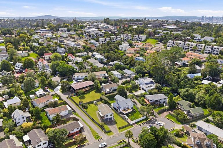 Photo of property in 50 Gatman Street, Birkdale, Auckland, 0626