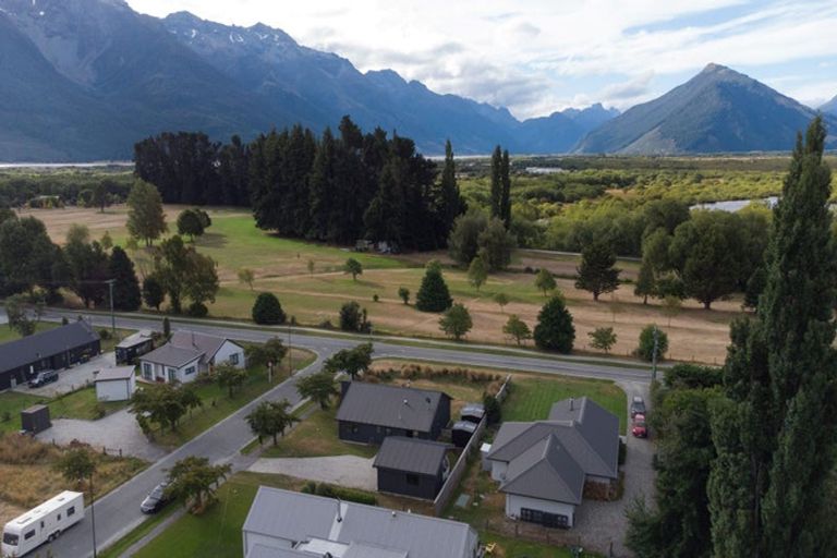 Photo of property in 1 Woodley Place, Glenorchy, 9372