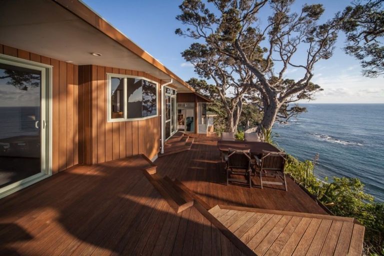 Photo of property in 356 Rockell Road, Whananaki, Hikurangi, 0181