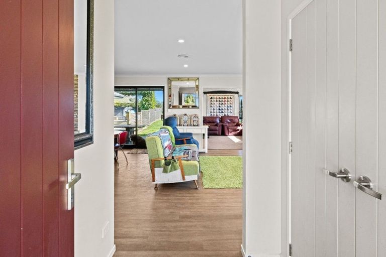 Photo of property in 30 Mountain View Drive, Manakau, Otaki, 5583