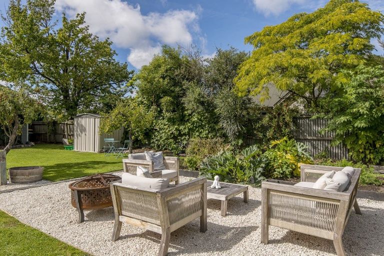 Photo of property in 35 Stapletons Road, Richmond, Christchurch, 8013