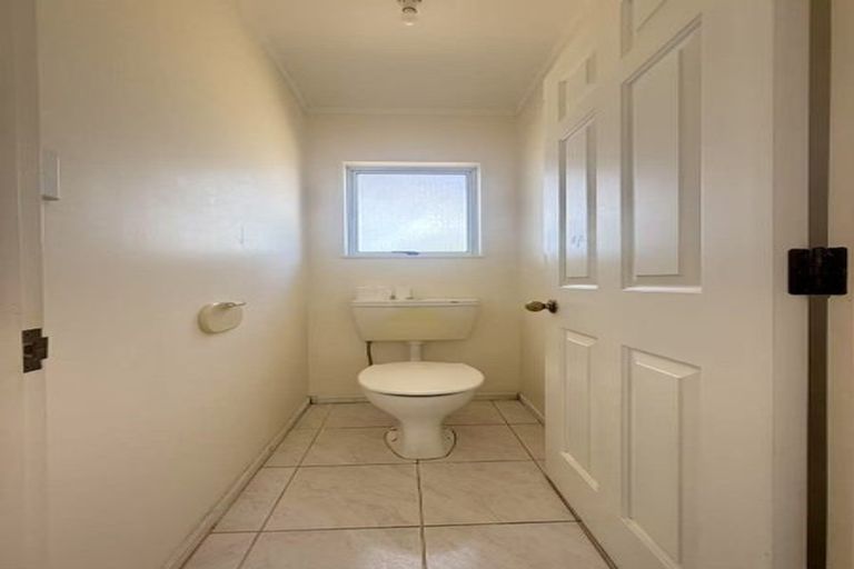 Photo of property in 12 Centreway Road, Orewa, 0931