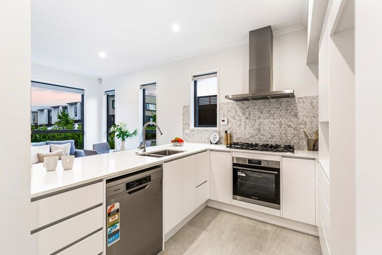 Photo of property in 9 Jagoda Road, Westgate, Auckland, 0614