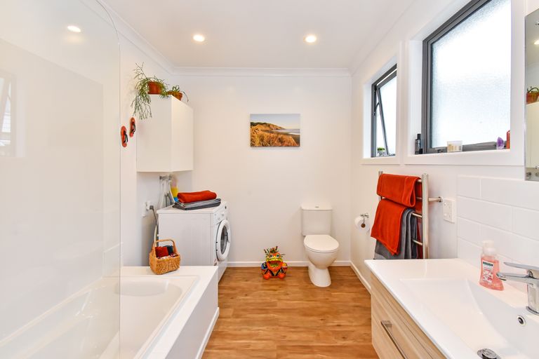 Photo of property in 14 Cordyline Road, Port Waikato, Tuakau, 2695