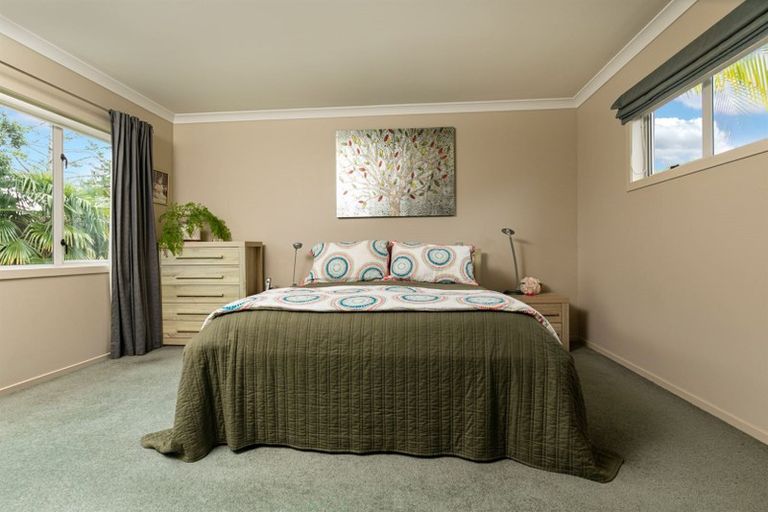 Photo of property in 28 Admirals Court Drive, Greenhithe, Auckland, 0632