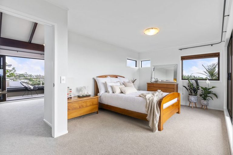 Photo of property in 2/9 Folkestone Street, Murrays Bay, Auckland, 0630