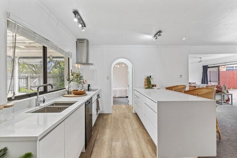 Photo of property in 17 Nukumea Common, Orewa, 0931