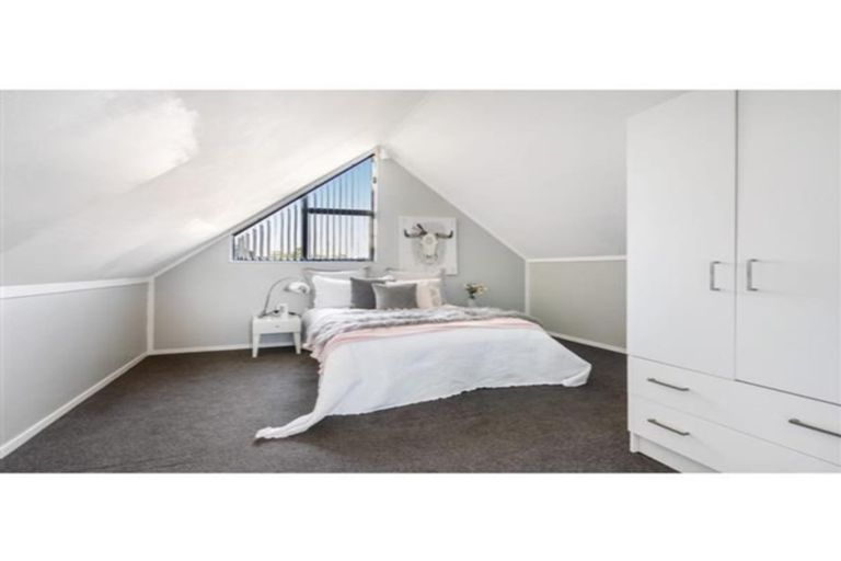 Photo of property in 2/12 Percival Street, Manurewa, Auckland, 2102