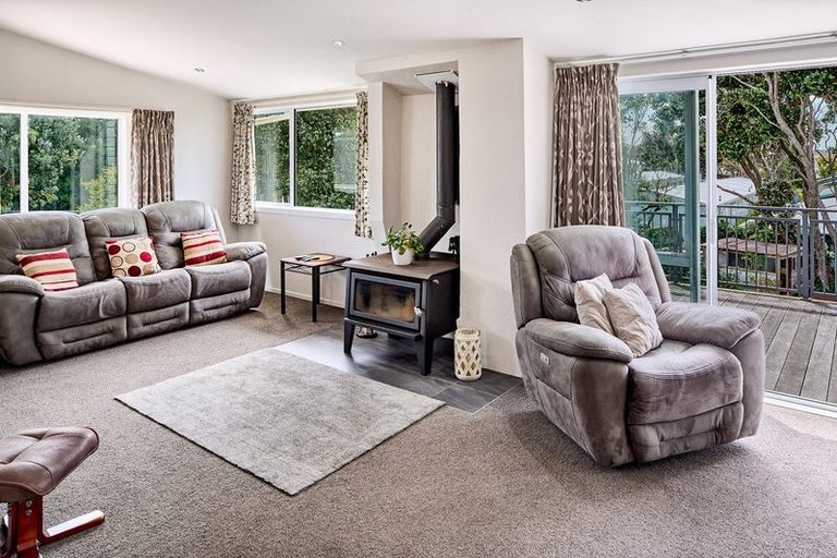 Photo of property in 5b Whitehouse Road, Titahi Bay, Porirua, 5022