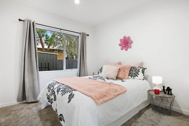 Photo of property in 108 Simpson Road, Henderson Valley, Auckland, 0614