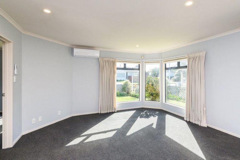 Photo of property in 14 Winston Avenue, Hokowhitu, Palmerston North, 4410