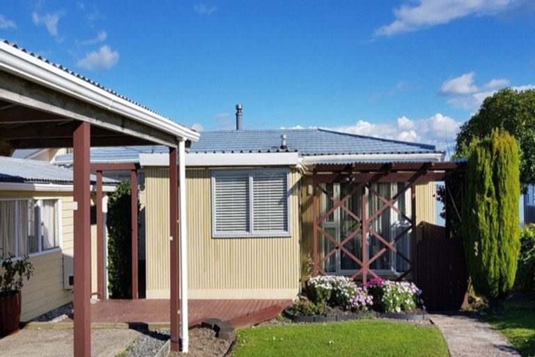 Photo of property in 99 Roberts Road, Matakatia, Whangaparaoa, 0930