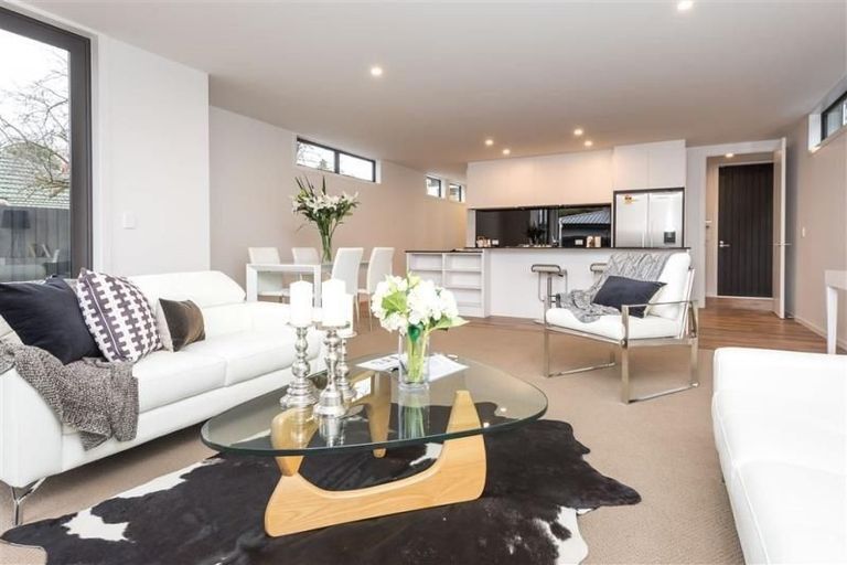 Photo of property in 2/3 Taylors Avenue, Bryndwr, Christchurch, 8052