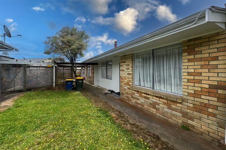 Photo of property in 2/117 Astley Avenue, New Lynn, Auckland, 0600