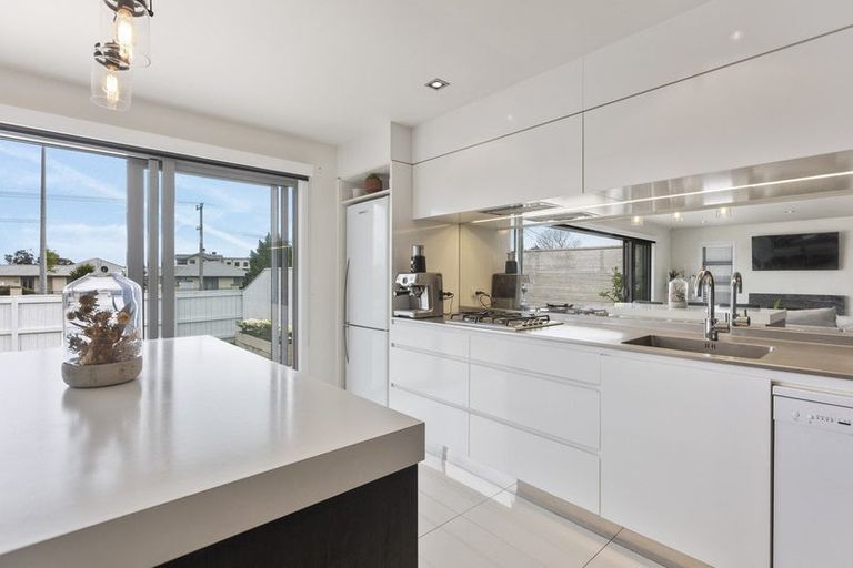 Photo of property in 77 Pohutukawa Place, Bell Block, New Plymouth, 4312