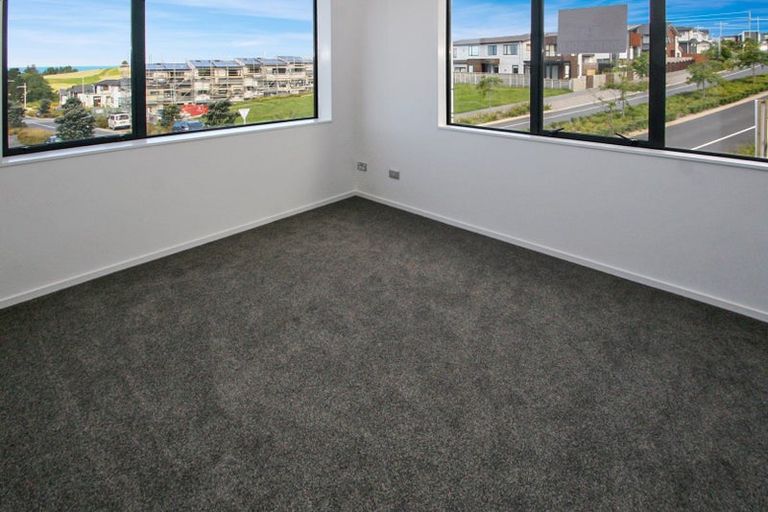 Photo of property in 1 Moki Place, Long Bay, Auckland, 0630
