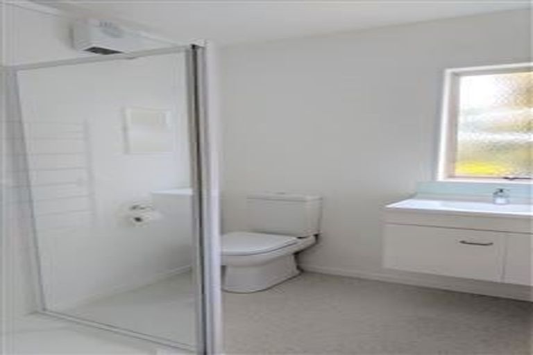 Photo of property in 2/2 East Coast Road, Milford, Auckland, 0620