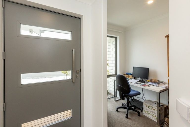 Photo of property in 7 Whakatomo Place, Havelock North, 4130