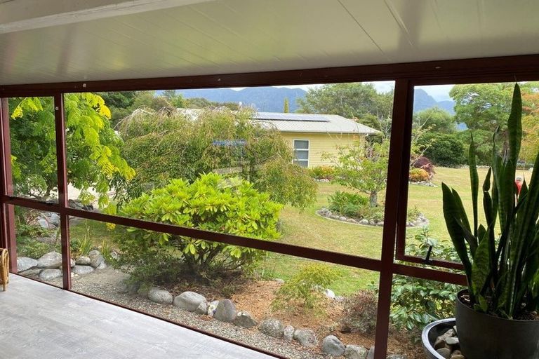 Photo of property in 12 Poplar Lane, Collingwood, 7073