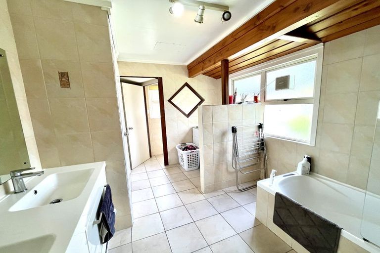 Photo of property in 11 Watea Road, Torbay, Auckland, 0630