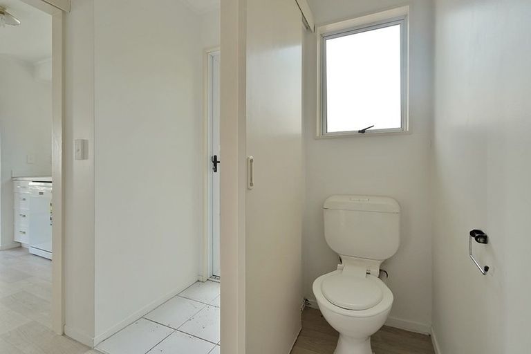 Photo of property in 6/24 Eastglen Road, Glen Eden, Auckland, 0602