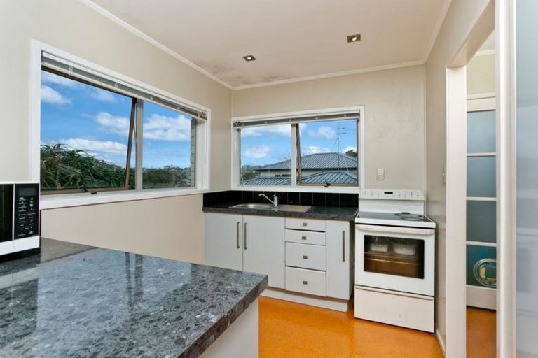 Photo of property in 2/35 Cockayne Crescent, Sunnynook, Auckland, 0620