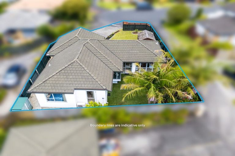 Photo of property in 28 Heversham Place, Glendene, Auckland, 0602