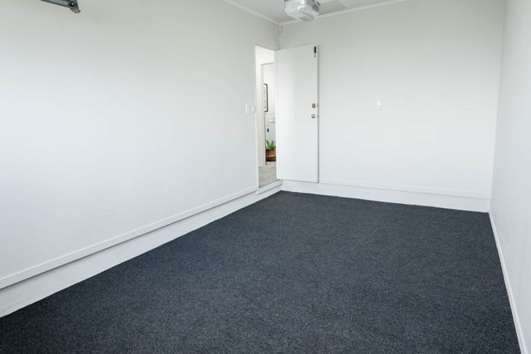 Photo of property in 98 Dalwhinnie Parade, Highland Park, Auckland, 2010