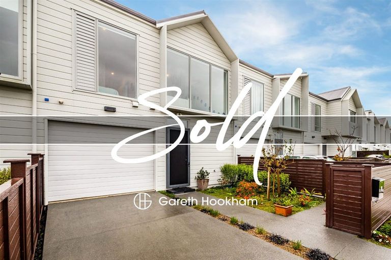 Photo of property in 32 Owen Chapman Drive, Red Beach, 0932