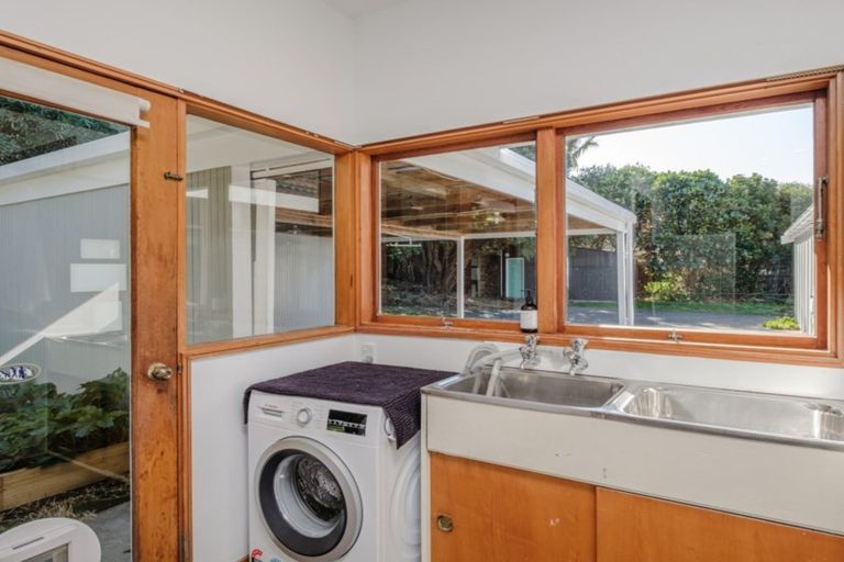 Photo of property in 43 Moana Road, Okitu, Gisborne, 4010