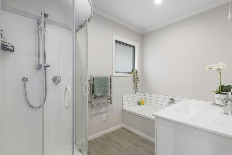 Photo of property in 17a Gloucester Street, Cannons Creek, Porirua, 5024