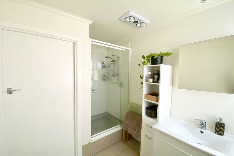 Photo of property in 27 Seaforth Avenue, Mangere Bridge, Auckland, 2022