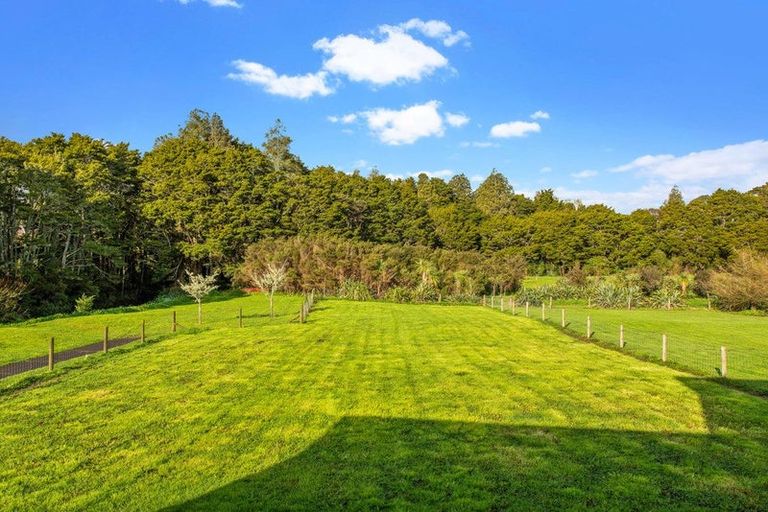 Photo of property in 22 Kahika Grove, Huapai, Kumeu, 0810