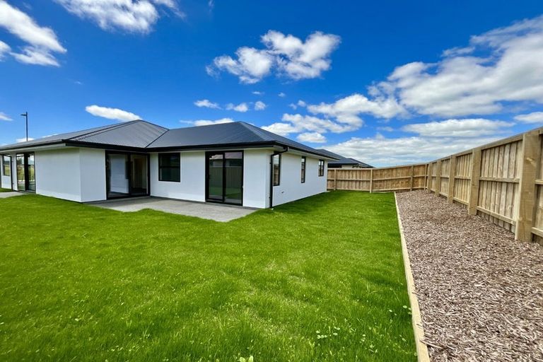 Photo of property in 18 Privet Way, Rolleston, 7678