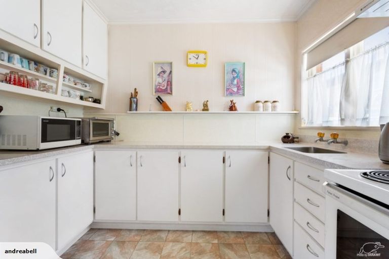 Photo of property in 2/22 Inverness Road, Browns Bay, Auckland, 0630