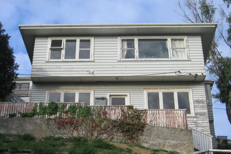 Photo of property in 32 Robertson Street, Owhiro Bay, Wellington, 6023