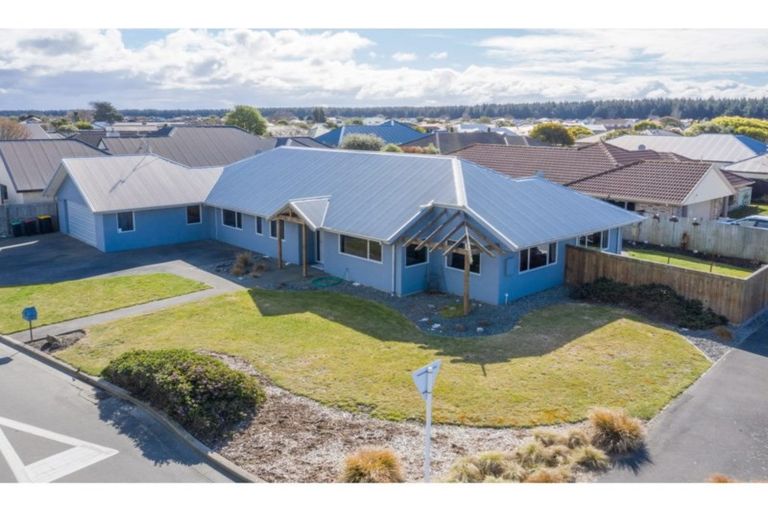 Photo of property in 2 Evergreen Place, Parklands, Christchurch, 8083