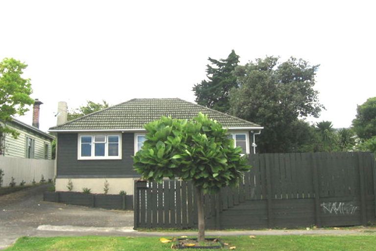 Photo of property in 51 Symonds Street, Onehunga, Auckland, 1061