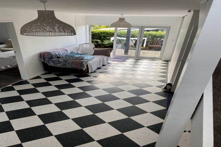 Photo of property in 2 Cooper Road, Stanmore Bay, Whangaparaoa, 0932