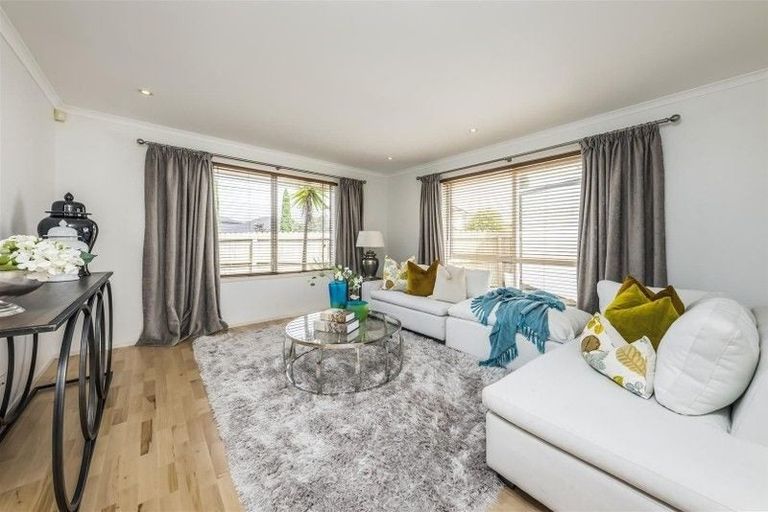 Photo of property in 16 Karson Place, Flat Bush, Auckland, 2016