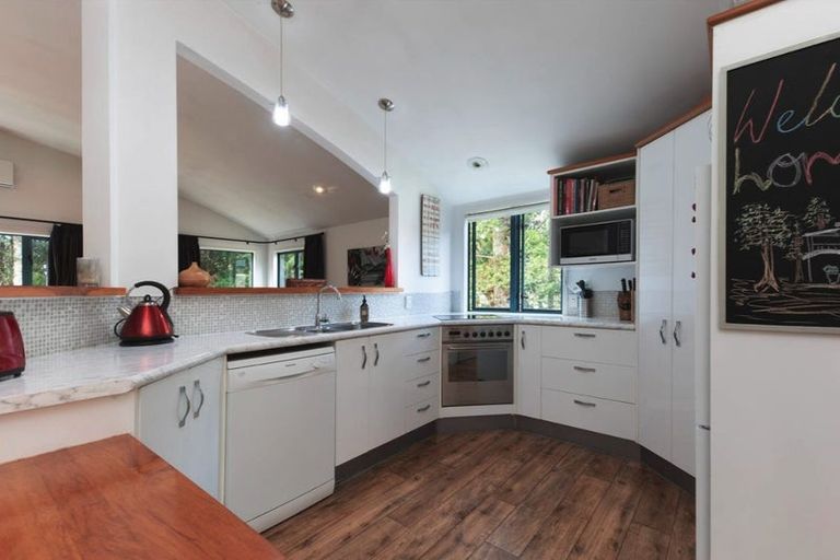 Photo of property in 220 Woodlands Park Road, Titirangi, Auckland, 0604