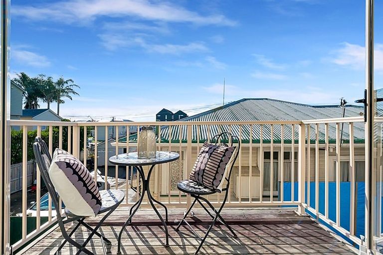 Photo of property in 4/49 Henderson Valley Road, Henderson, Auckland, 0612