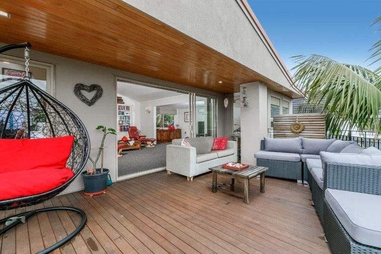 Photo of property in 3 Tanglewood Place, Cockle Bay, Auckland, 2014