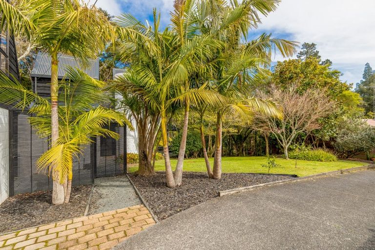 Photo of property in 153 Atkinson Road, Titirangi, Auckland, 0604