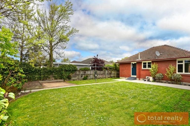 Photo of property in 6 Kinnaird Place, Hillmorton, Christchurch, 8025