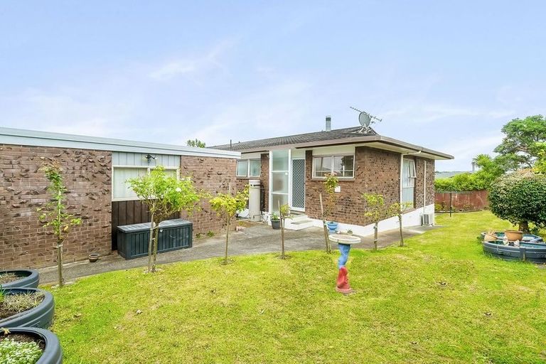 Photo of property in 3/38 Kirrie Avenue, Te Atatu South, Auckland, 0610