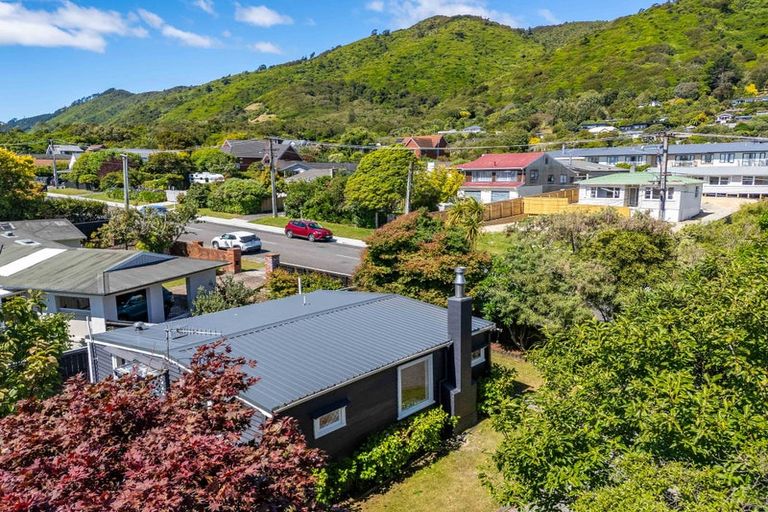 Photo of property in 8 Winara Avenue, Waikanae, 5036