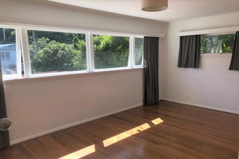 Photo of property in 142 Parkvale Road, Karori, Wellington, 6012